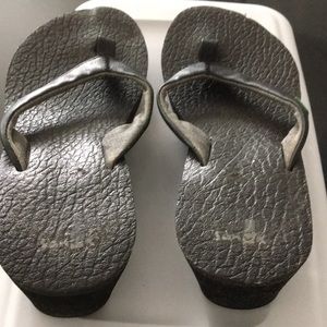 Sanuk black yoga mat style wedge size 7